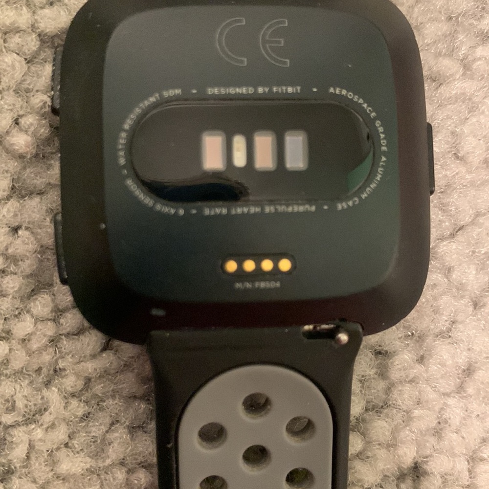 Fitbit Versa - Picture 3 of 3
